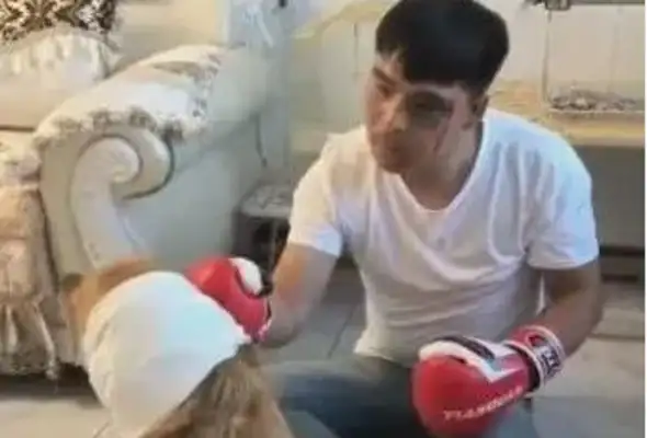 The master fights with the dog, the dog gets his head off, the master gets his black eyes