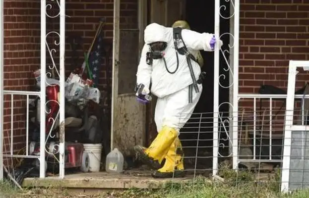 Neighbors smell bad. They found dogs in shit