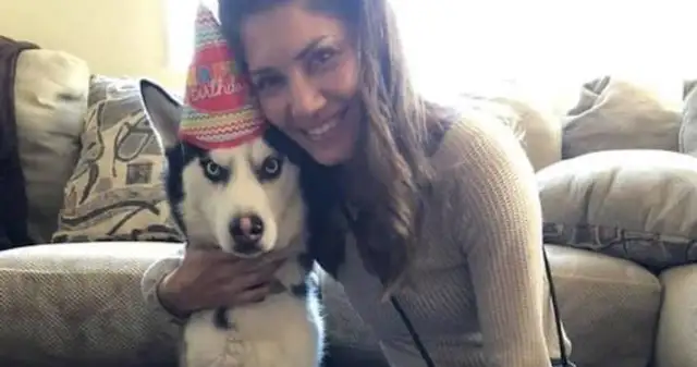 The master and his boyfriend celebrate the birth of Haskih, who has no expression: "Don't throw dog food, okay