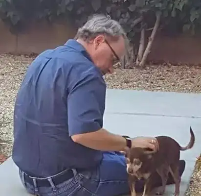 A 14-year-old blind dog whose dog was changed by this man
