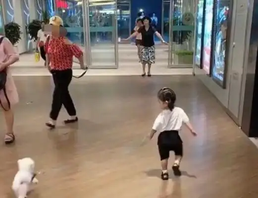 The little girl picked up Grandma with the dog, and she picked up the dog, girl: It's real