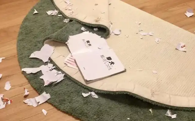 The netizens bought a book on how to raise a firewood dog, and it tore it up the next day