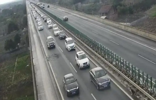Haskee broke into a traffic jam