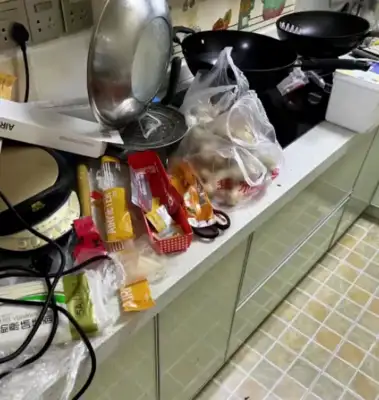 Parents are sealed, 13-year-olds live alone for 66 days and fatten up dogs and cats