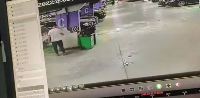 Many pet dogs in Wuhan district are suspected of dying after eating toxic ham sausages