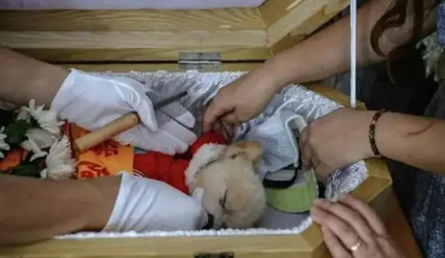 When the master died, the dog took the others as masters