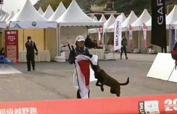 The Japanese girl at Sichuan Nagano wanted to wear her flag