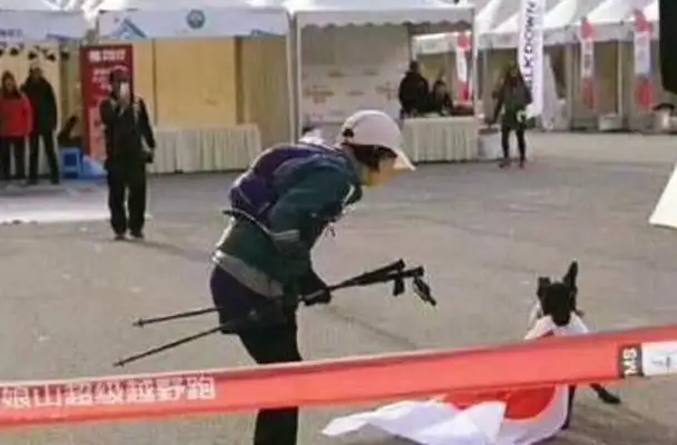 The Japanese girl at Sichuan Nagano wanted to wear her flag