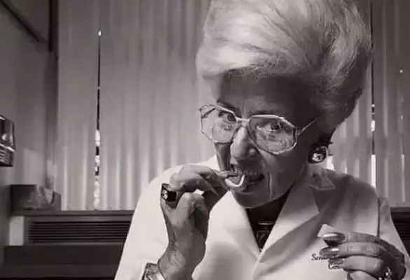 One of the strangest occupations in history: eating dog food alone earns over 300,000 a month