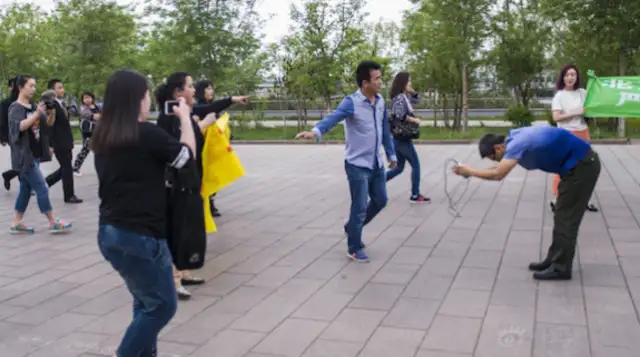 A man's stick hit a dog with a "human flesh" bowing down and paying $10,000